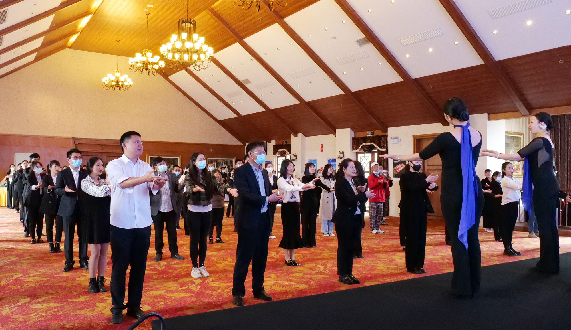 博學于文，約之以禮——恒益集團組織“國賓禮儀”主題專場培訓